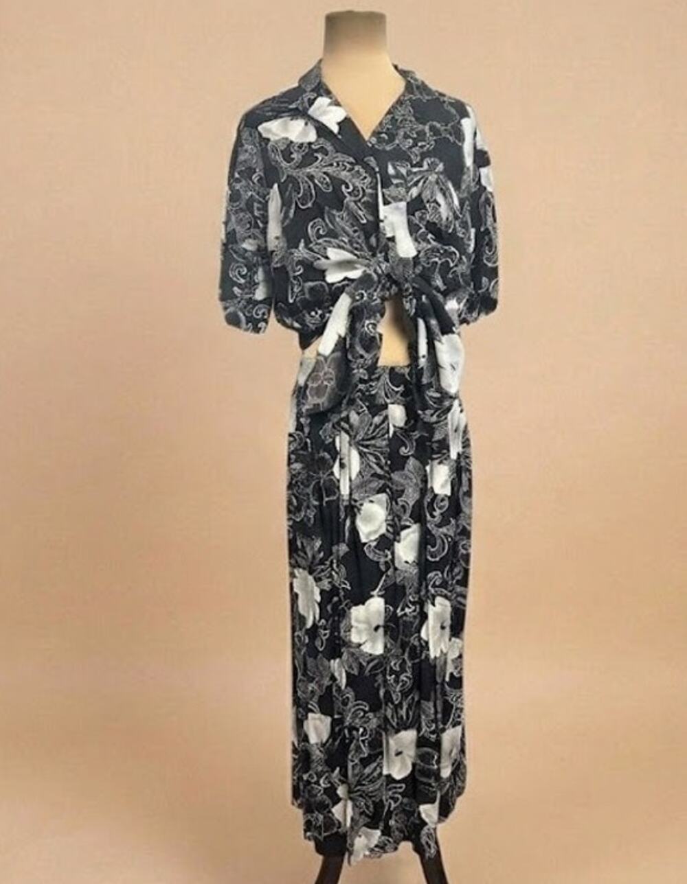 VTG 80s Black White Tropical Floral Pleated Skirt Set Top M L USA Camp Collar